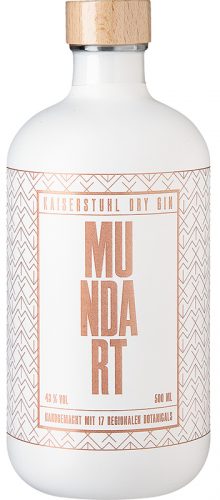 Mundart-Gin Der 43% vol. Kaiserstuhl Dry Gin wird aus 17 Regionalen Botanicals hergestellt.