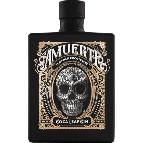 Der Premium Gin wird in einer luxuriösen Flasche präsentiert, welches mit echten 24 Karat Blattgold veredelt wird.