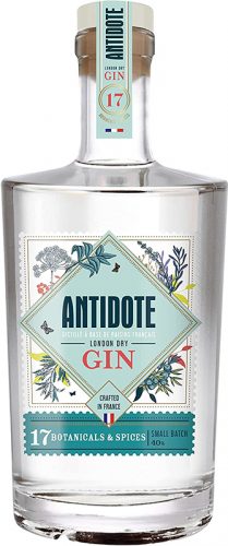 Antidote Gin wird mit französischen Trauben produziert und mit 17 verschiedenen Botanicals aromatisiert und verfeinert.