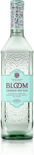 Das Etikett und der Verschluss des Gins sind in einer strahlend mintgrünen Farbe versehen und auf der Flasche befinden sich kunstvoller Verzierungen.