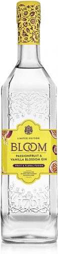 Das Etikett und der Verschluss des Gins sind in einer strahlend gelben Farbe versehen und auf der Flasche befinden sich kunstvoller Verzierungen.