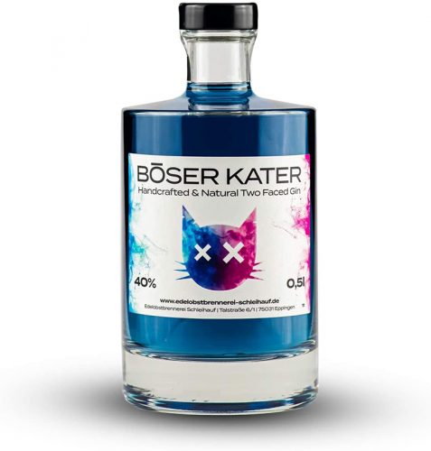 Ein Katzenkopf halbiert in den Farben blau und pink, mit weißen Kreuzen als Augen, weist auf eins der vielen Highlights die der Gin zu bieten hat hin.