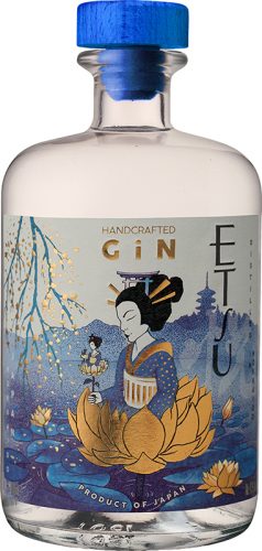 Die bauchige Flasche mit einem blauen Verschluss, zeigt vorne auf dem Etikett eine japanische Geisha in blau und Gold.