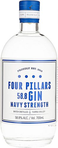 In blauer Schriftzug zeigt sich der Navy Strength Gin mit 58.8% vol. sehr einfach und elegant.