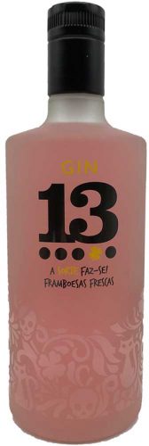 Aus der Hand von Antonio Cucco stammt dieser auffälliger Gin aus Portugal, mit Totenköpfen auf der Flasche verziert.