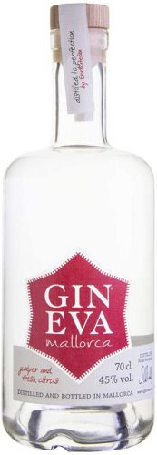 Mit klassischen Botanicals, destilliert und in Flaschen abgefüllt, wird unser Gin Eva Mallorca auf der spanischen Baleareninseln im Mittelmeer hergestellt.