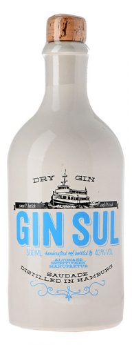 Der Hamburger Dry Gin wird in einer 0.5l Flasche mit 43% vol. abgefüllt.