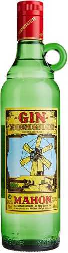 Nach der Herstellung wird der XORIGUER Gin in Eichenfässern gelagert, in welchen sich seine Farb-, Aroma- und Geschmackseigenschaften weiterentwickeln und gleichzeitig erhalten bleiben.