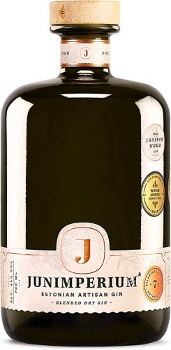 Junimperium Blended Dry Gin ist der meistausgezeichnete estnische Gin, der in seinem ersten Jahr 11 internationale Medaillen erhielt, davon 8 Goldmedaillen.