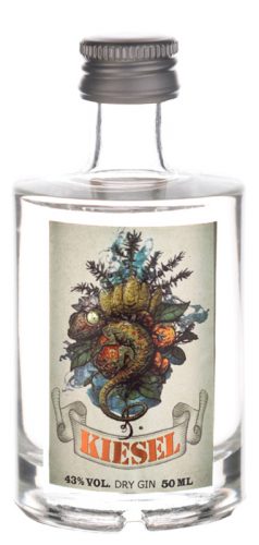kiesel-dry-gin Das Logo mit dem künstlich gestalteten Gecko fällt optisch auf der glasklaren Flasche auf.
