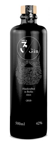 oels-3-gin Eine handcrafted Gin mit 42% vol. aus Berlin. der sich in einer schwarzen Tonflasche befindet.