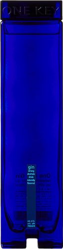 Im Vordergrund steht beim One Key Gin die wunderschöne blaue Designerflasche, die 2011 einen Award beim iF Packaging Award gewonnen hat.