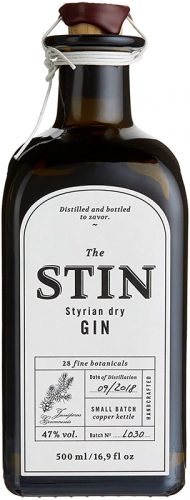 stin-styrian-dry-gin Der Gin wird aus 28 Botanicals, im Kupferkessel in kleinen Chargen destilliert.