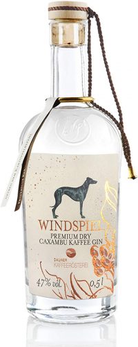 Der Windspiel Gin wird auf Basis von Kartoffelalkohol, Kaffeebohnen in zusammen Spiel mit hochwertigen Botanicals destilliert.